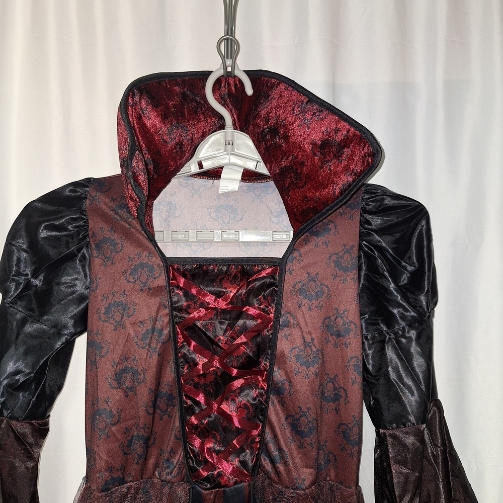 Elegant Black and Red Women's Halloween Vampire Dress - Picture 5 of 10